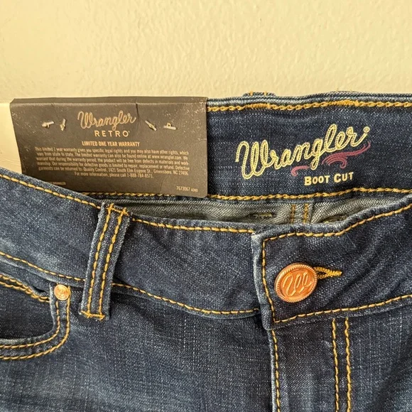 Women's Mid-RiseWrangler Jeans - Picture 6 of 6